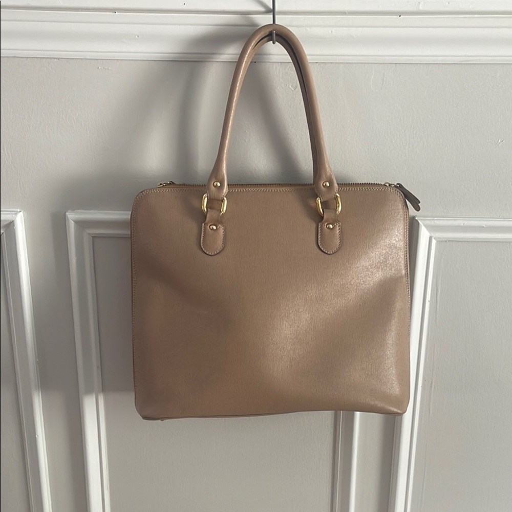 Elegant Tan Leather Handbag